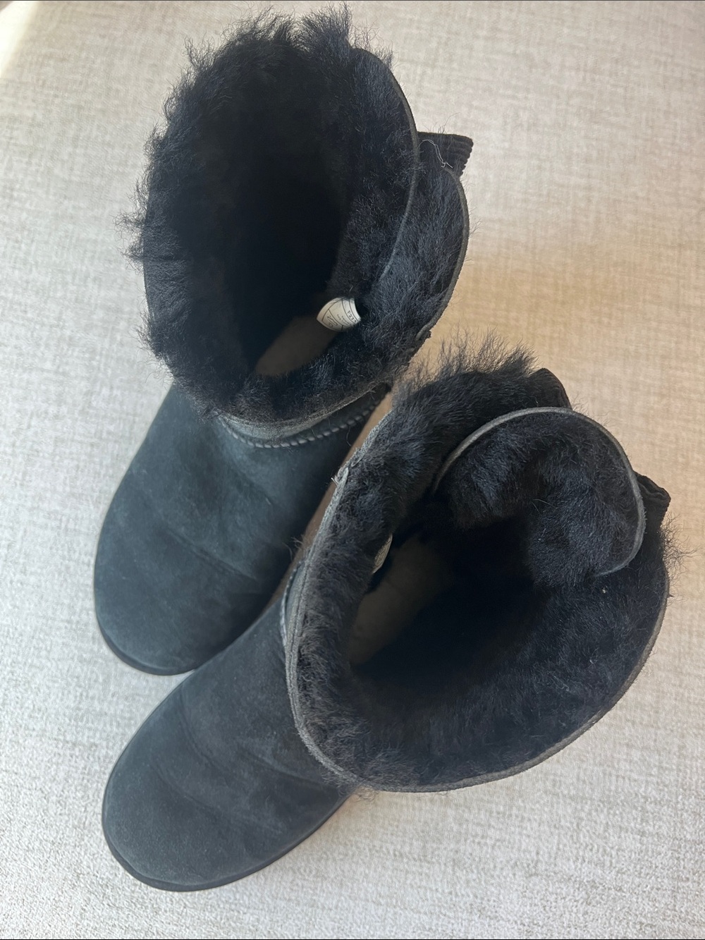 Ugg Bailey Boots in Black - Picture 2 of 6